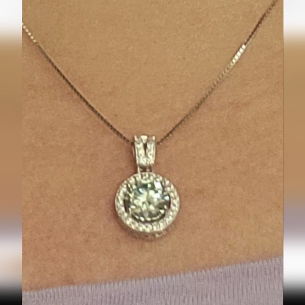 Moissanite diamond NEW, main stone 1 CT 925sterling silver